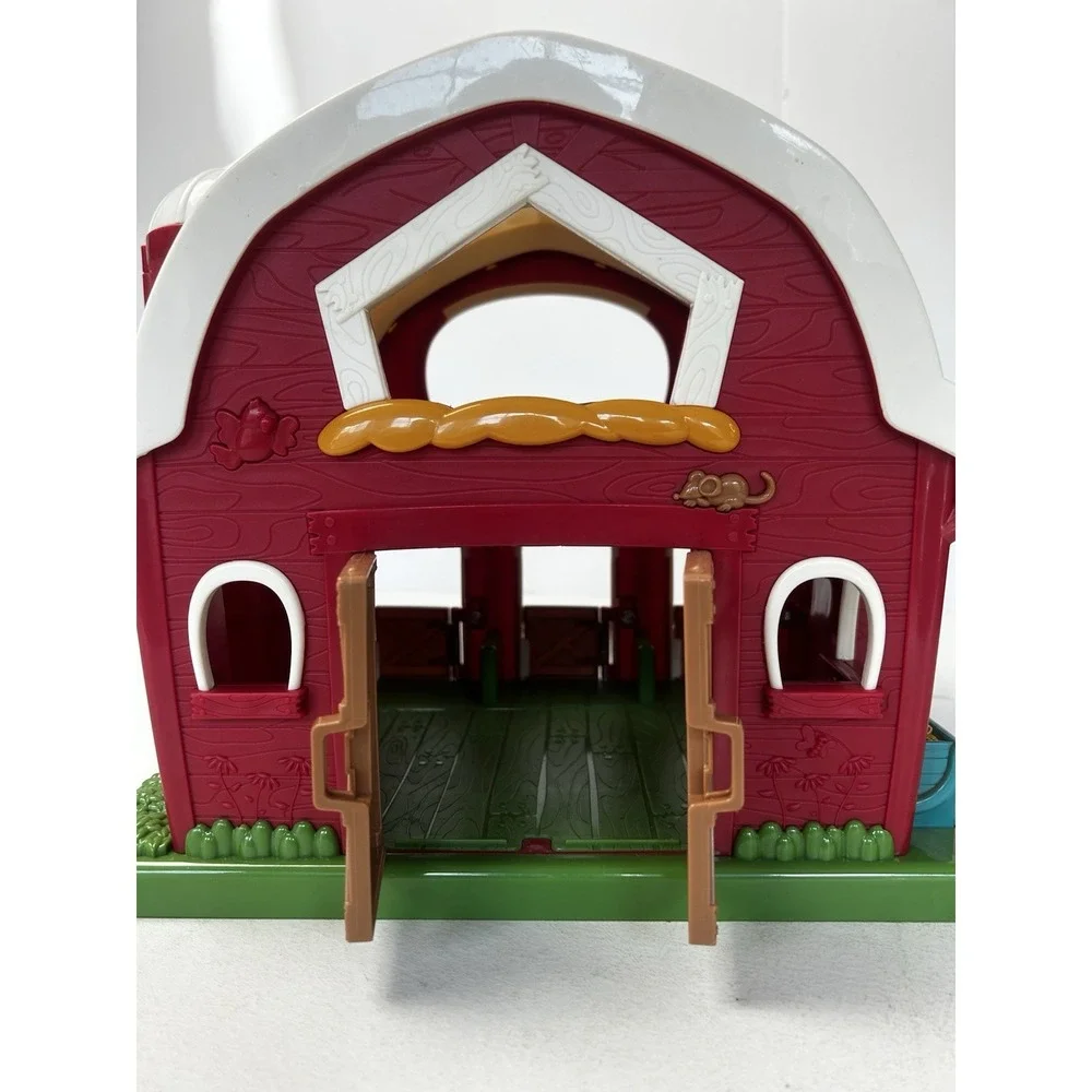 Vintage Fisher Price Hinged Red Barn Little People Farm W/Farmer & 5 Animals